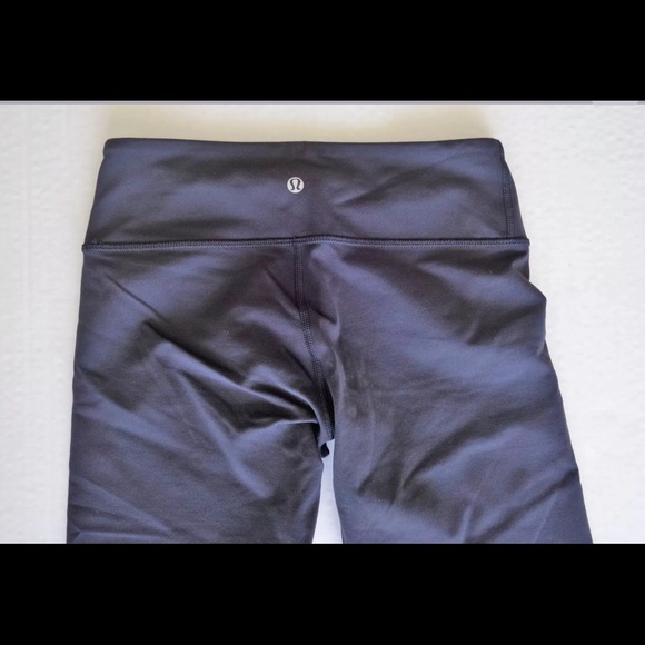 LULULEMON Black Wunder Under Crop Luon Sz 6 - Picture 4 of 4